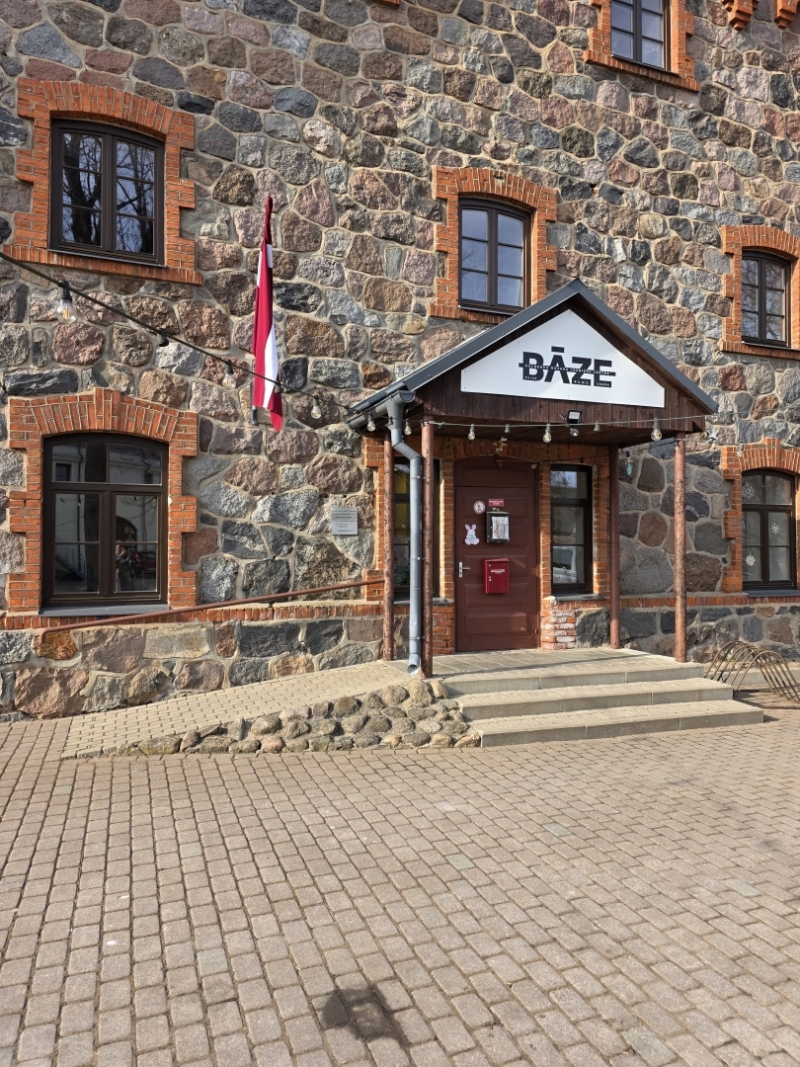 Vides pieejamības attēls- Bāzes ieeja